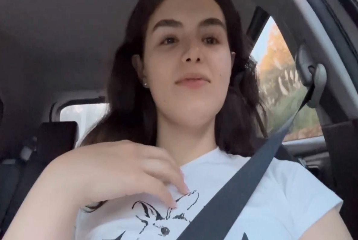 Elvira car ride pussy stroking